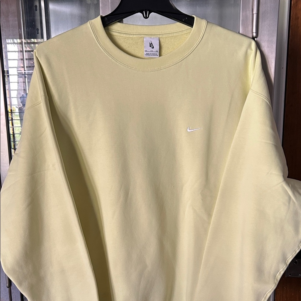 Nike Men's Light Yellow Crewneck Sweater